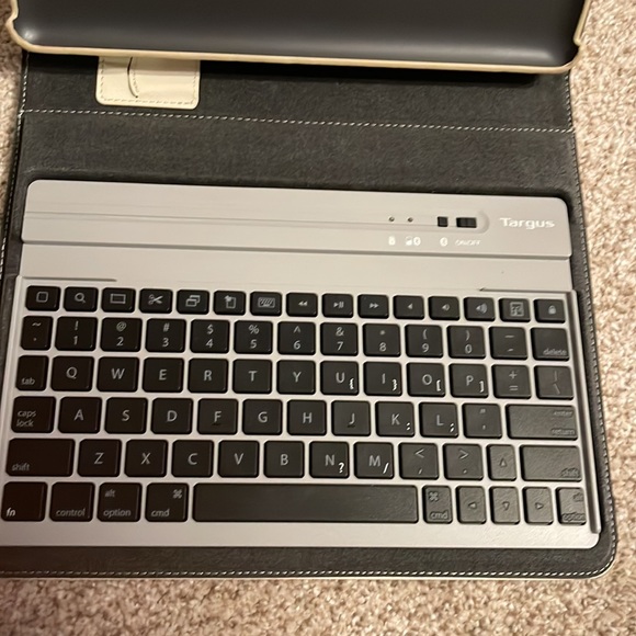 Targus keyboard gentle used. - Picture 2 of 5